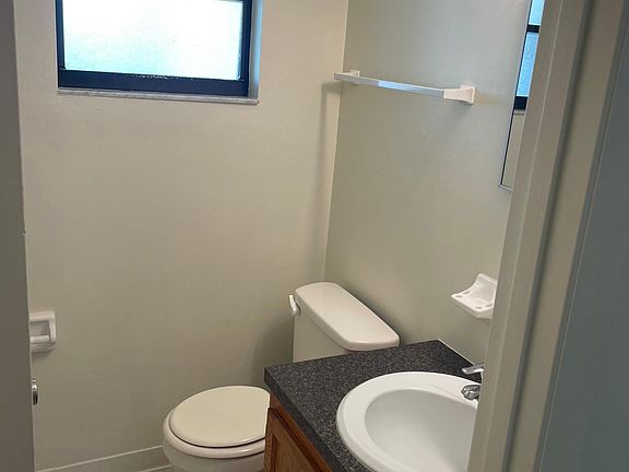 2nd image of 1013 S Dixie Ave #C