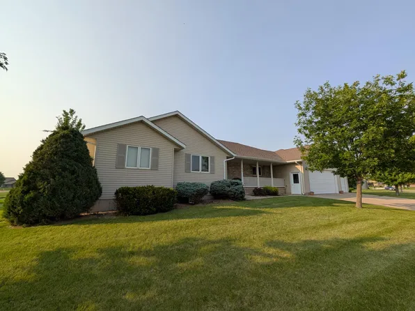 610 Mercedes Dr, Marshall, MN 56258