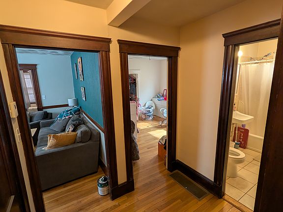 4th image of 9 Willoughby St