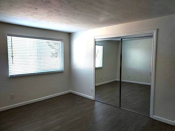 5th image of 4791 Ingraham St #4791E