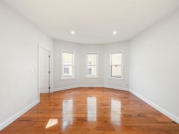 5th image of 15 Porter St