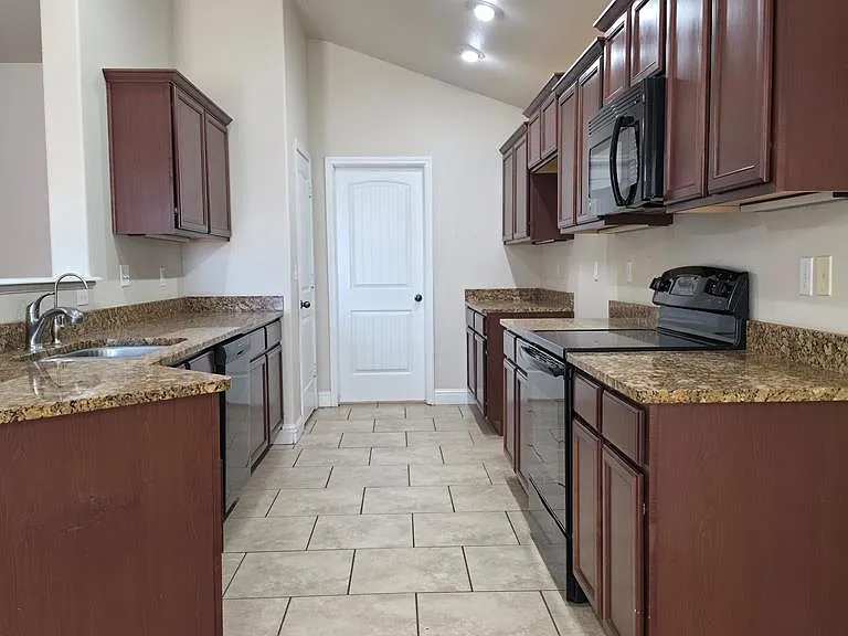 6011 Mile High Ln — Photo 4