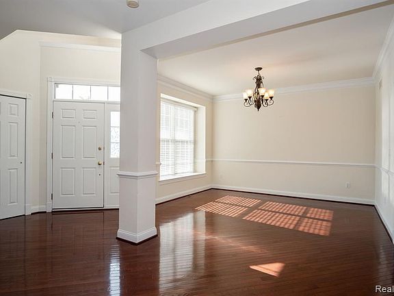 2nd image of 44998 Broadmoor Cir S
