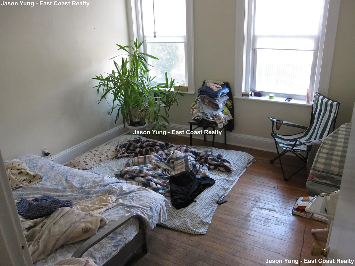 Building Photo - 68 Woodstock Ave #6