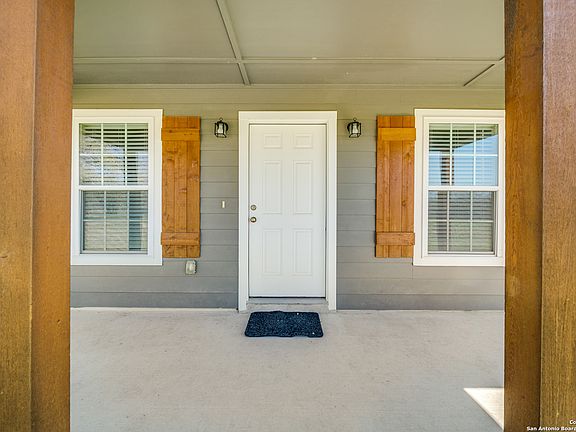 3rd image of 530 GARDEN DR