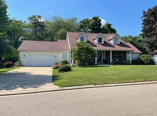 623 Ridgewood Dr, Coshocton, OH 43812