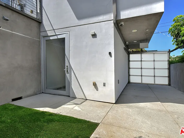 11610 Ohio Ave #1 — Photo 49