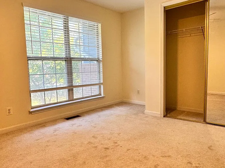 Second Bedroom (with new ceiling light/fan)