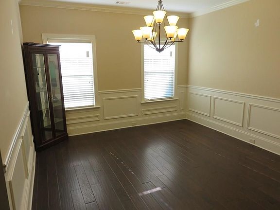 4th image of 988 Pembroke Pl