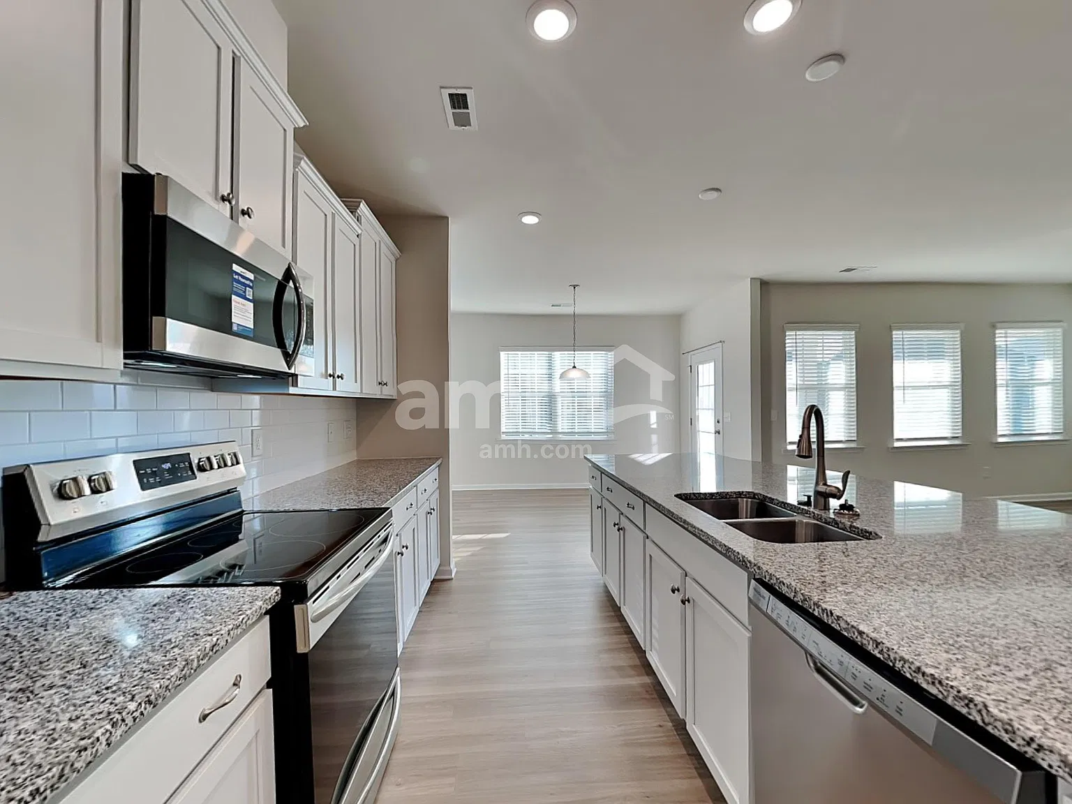 4 bed, 2.5 bath, 2082 sqft, $2,735 — Photo 3