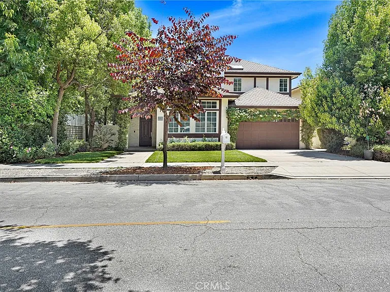 1714 W Oak St — Photo 4