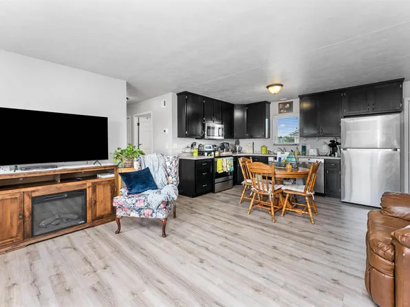 203 Cherry Ln, Chamberlain, SD 57325