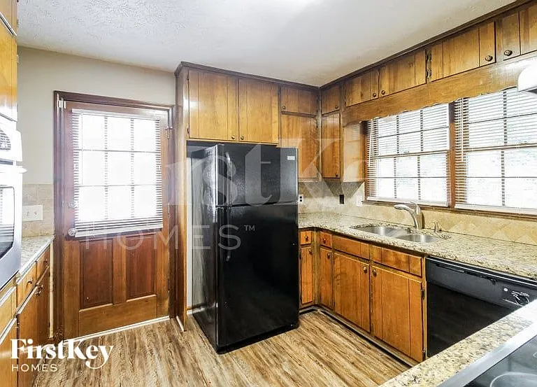 1739 Killian Hill Rd SW — Photo 5
