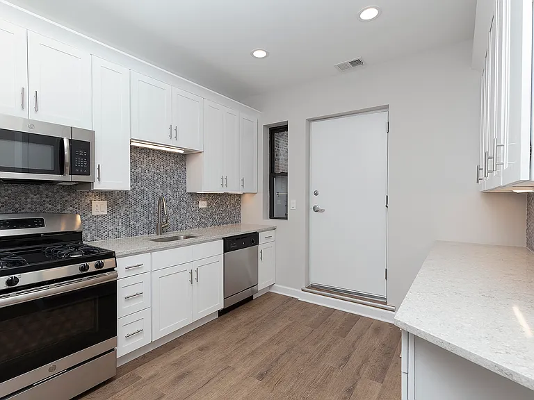 2909 N Clark St #2N — Photo 8
