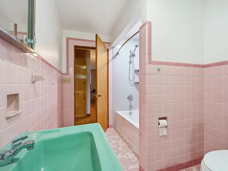 3233 Brady Ln — Photo 5