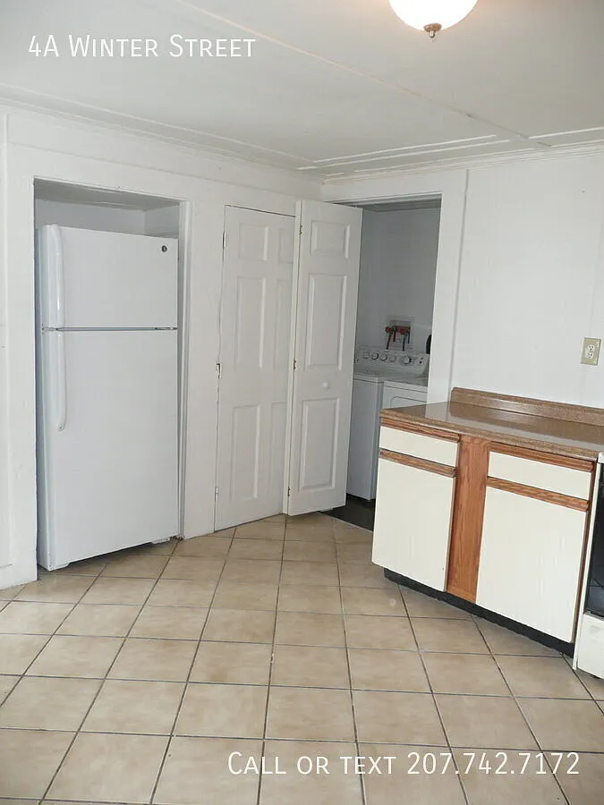 "Charming 4-Bedroom Haven in Dover - Cozy 950 Sq Ft Living at 4A Winter Street!" — Photo 3