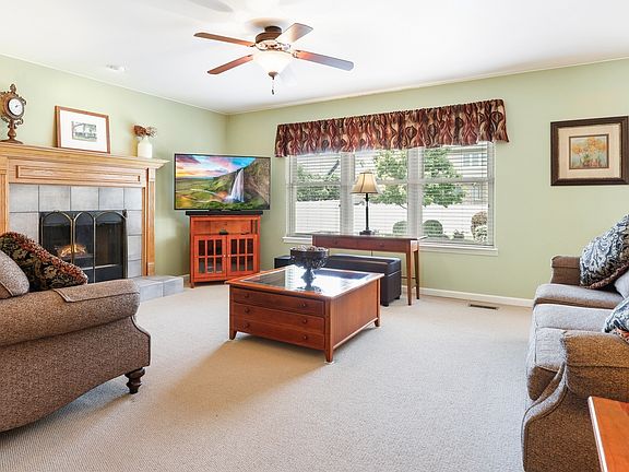 5th image of 1196 Fawn Cir