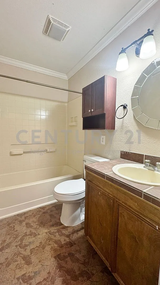 Adorable 3/2 in Trinidad Just Moments from Cedar Creek Lake For Rent! — Photo 4