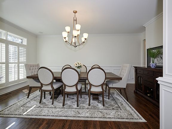 5th image of 406 Elderberry Ln