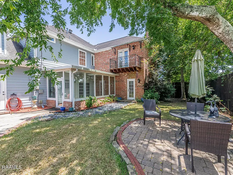 300 Oak Hollow Dr — Photo 42