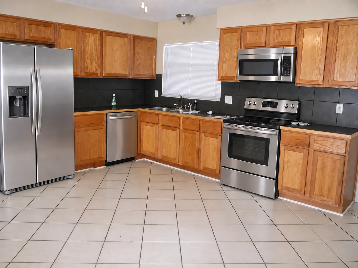 4 bed, 1703 sqft, $2,495 — Photo 4
