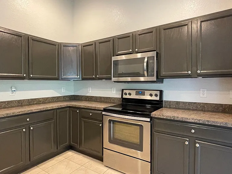 517 SW Paar Dr — Photo 6