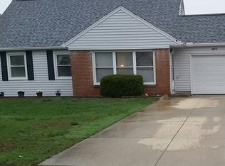 4915 Corliss Rd, Lyndhurst, OH 44124