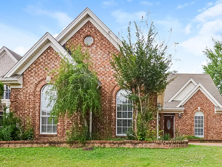 2722 Nelle Ln — Photo 1