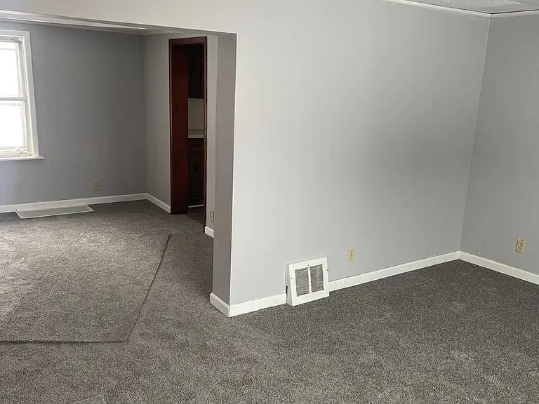 1345 Kellogg Ave — Photo 6