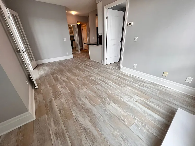 57 Upper Duke Cres — Photo 2