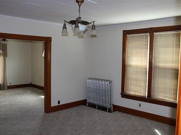 4th image of 94 Schonhardt St
