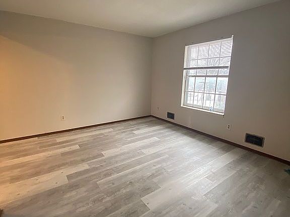 4th image of 14010 E 43rd St S #D1
