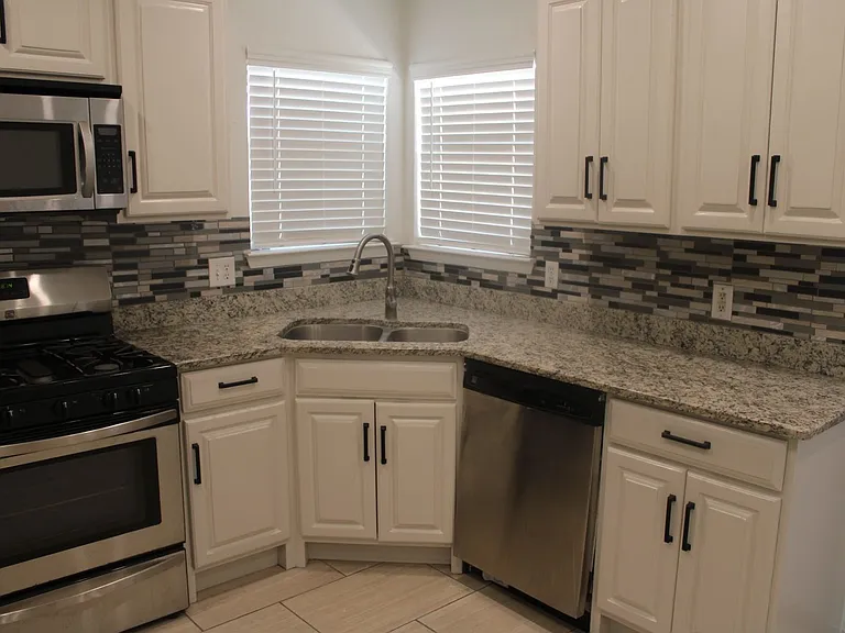 1651 Saint Stephen Pl — Photo 9