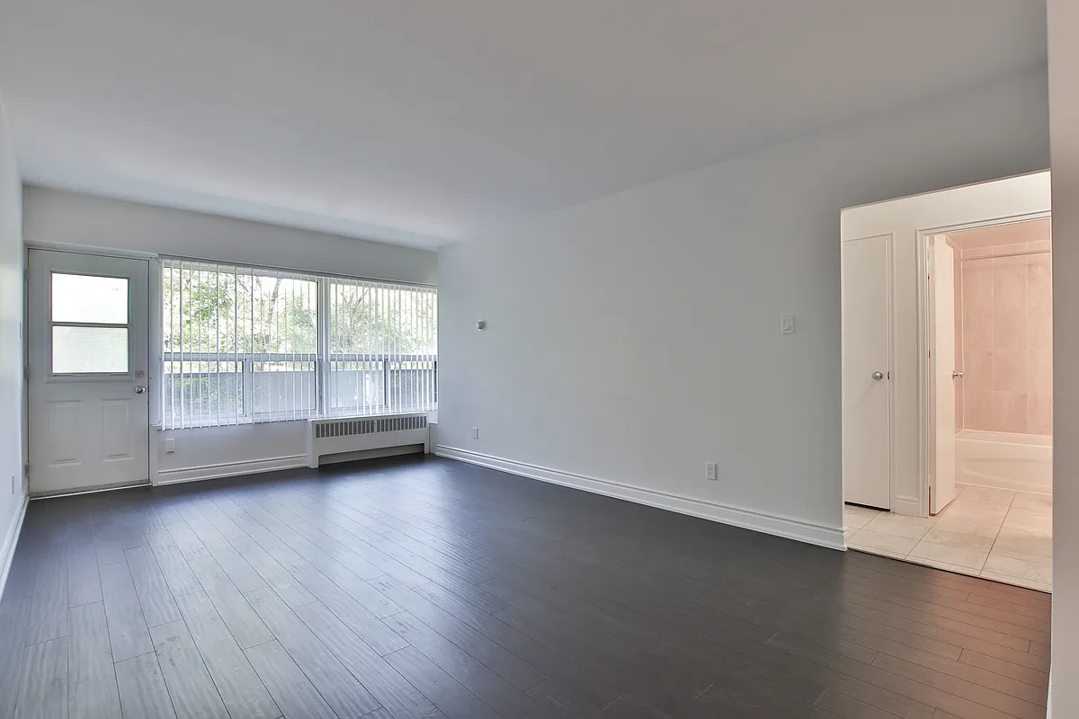 Building Photo - 494 Avenue Rd #C