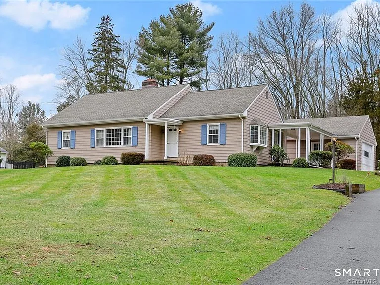 501 Lambert Rd — Photo 1