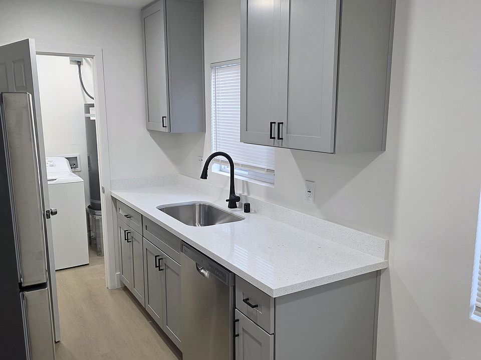 1st image of 424 B St APT 10