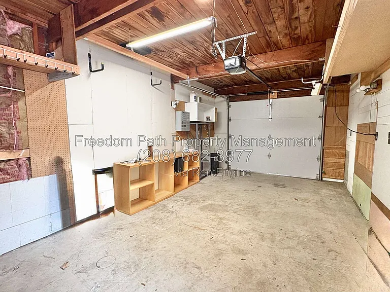 421 S 11th St — Photo 23