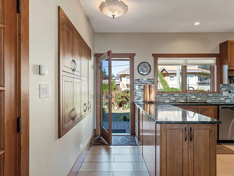 236 Dallas Rd — Photo 24