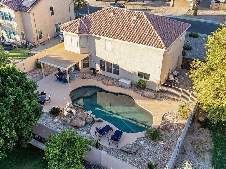 10617 W Daley Ln — Photo 35