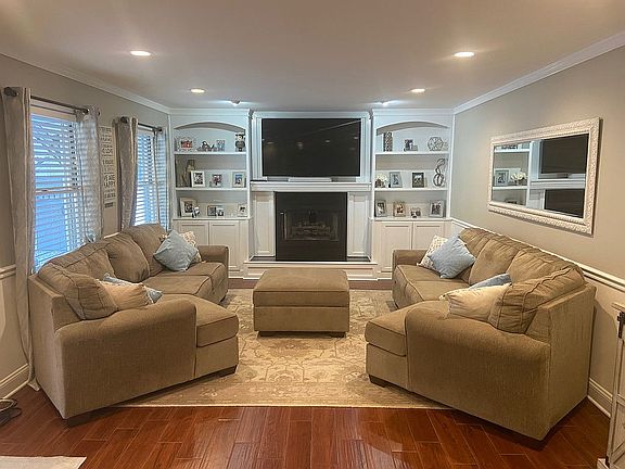 2nd image of 841 Brown Ct