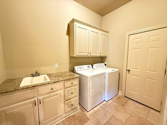 2nd image of 609 N Tournament Dr