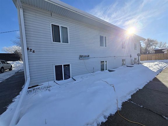 2nd image of 828 Lowell St APT 5