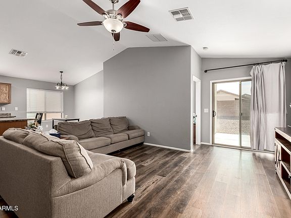 3rd image of 1377 E PRYOR Road