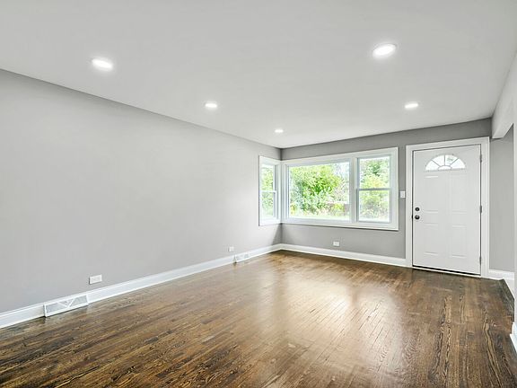 2nd image of 576 W 16th St