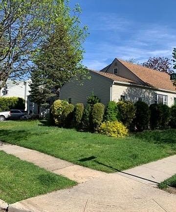 5th image of 214 Beech St