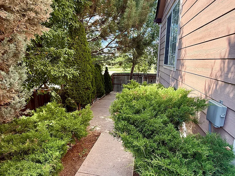 7070 Mountain Creek Grv — Photo 3