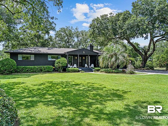 3rd image of 18513 Yacht Club Rd