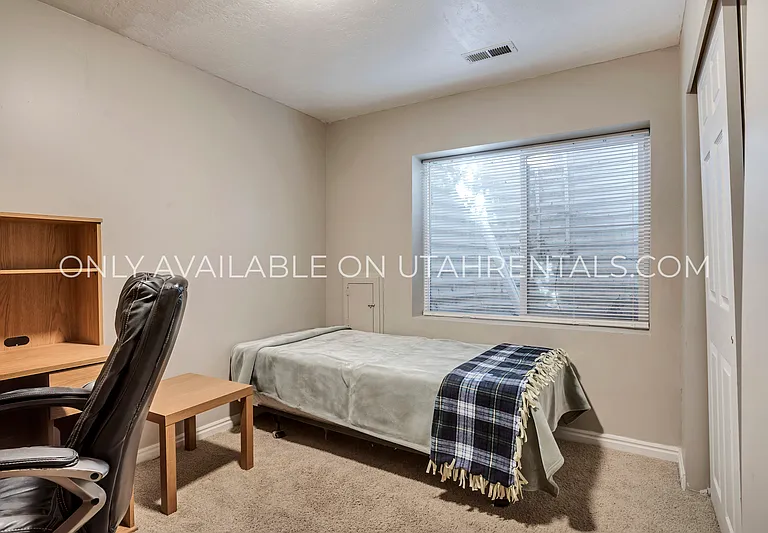 1346 S 1440 E — Photo 14