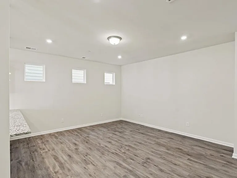 223 Emmett Dr — Photo 8