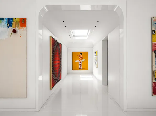 1 Sutton Place South image 2 of 25